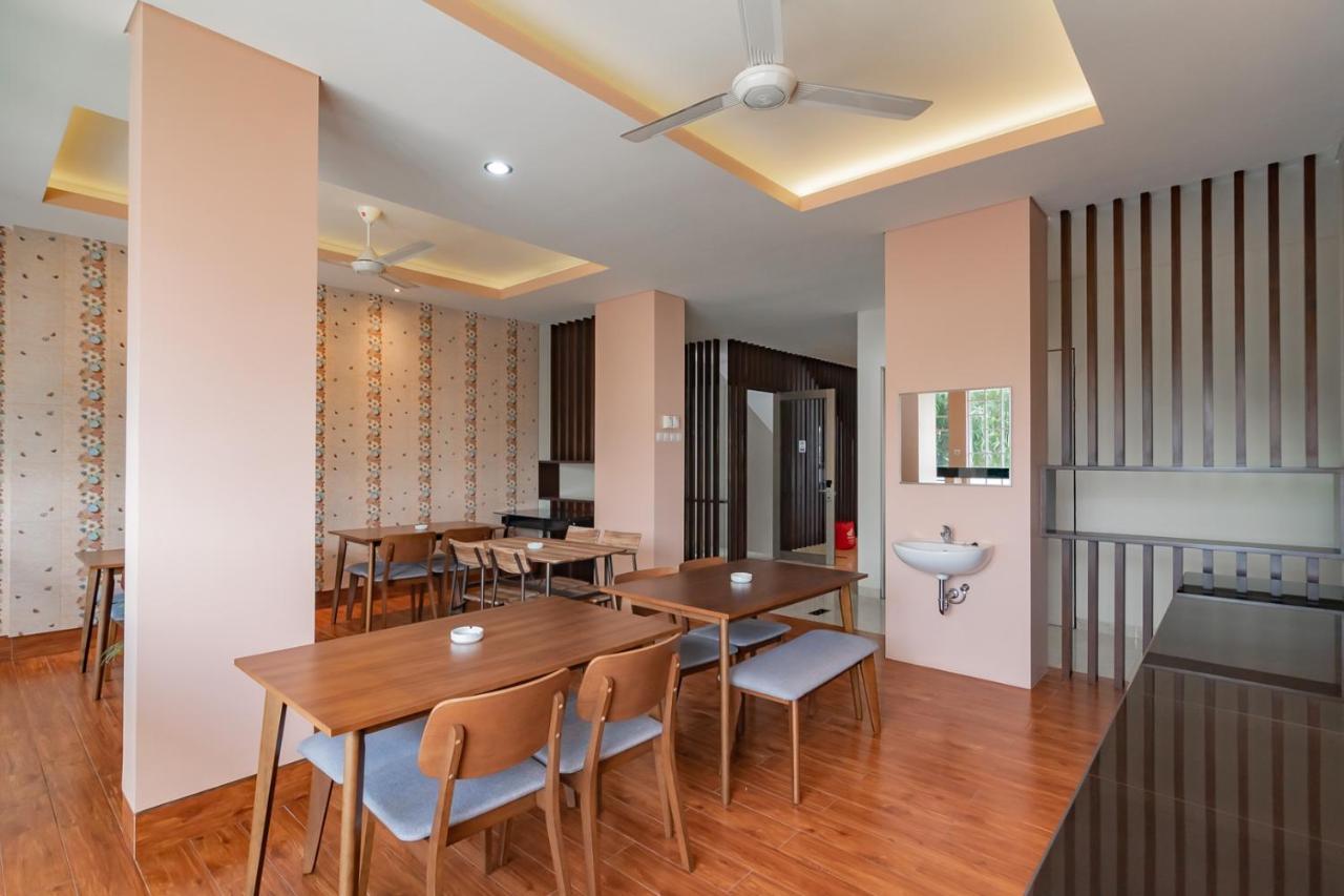 Reddoorz Plus @ Cirebon City Center מראה חיצוני תמונה