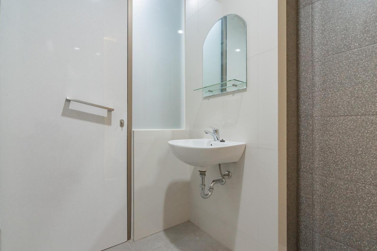 Reddoorz Plus @ Cirebon City Center מראה חיצוני תמונה