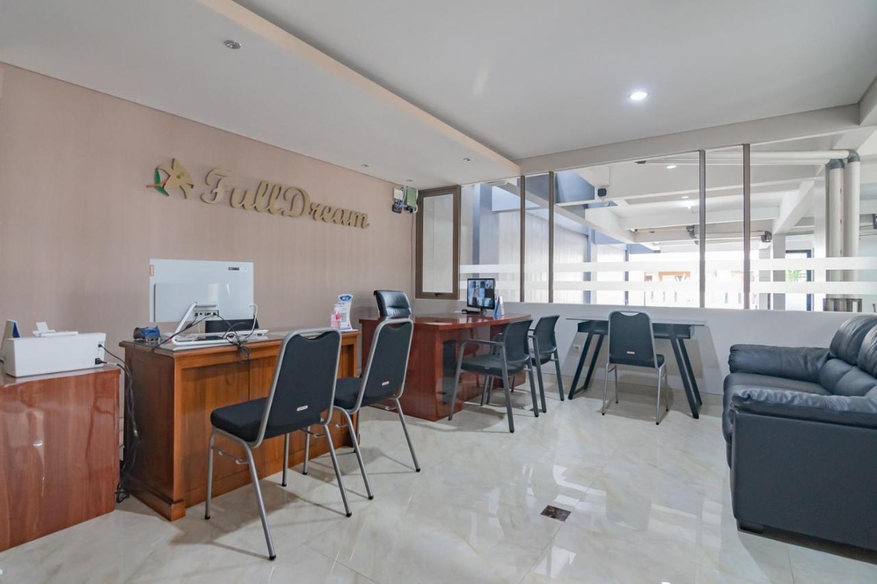 Reddoorz Plus @ Cirebon City Center מראה חיצוני תמונה