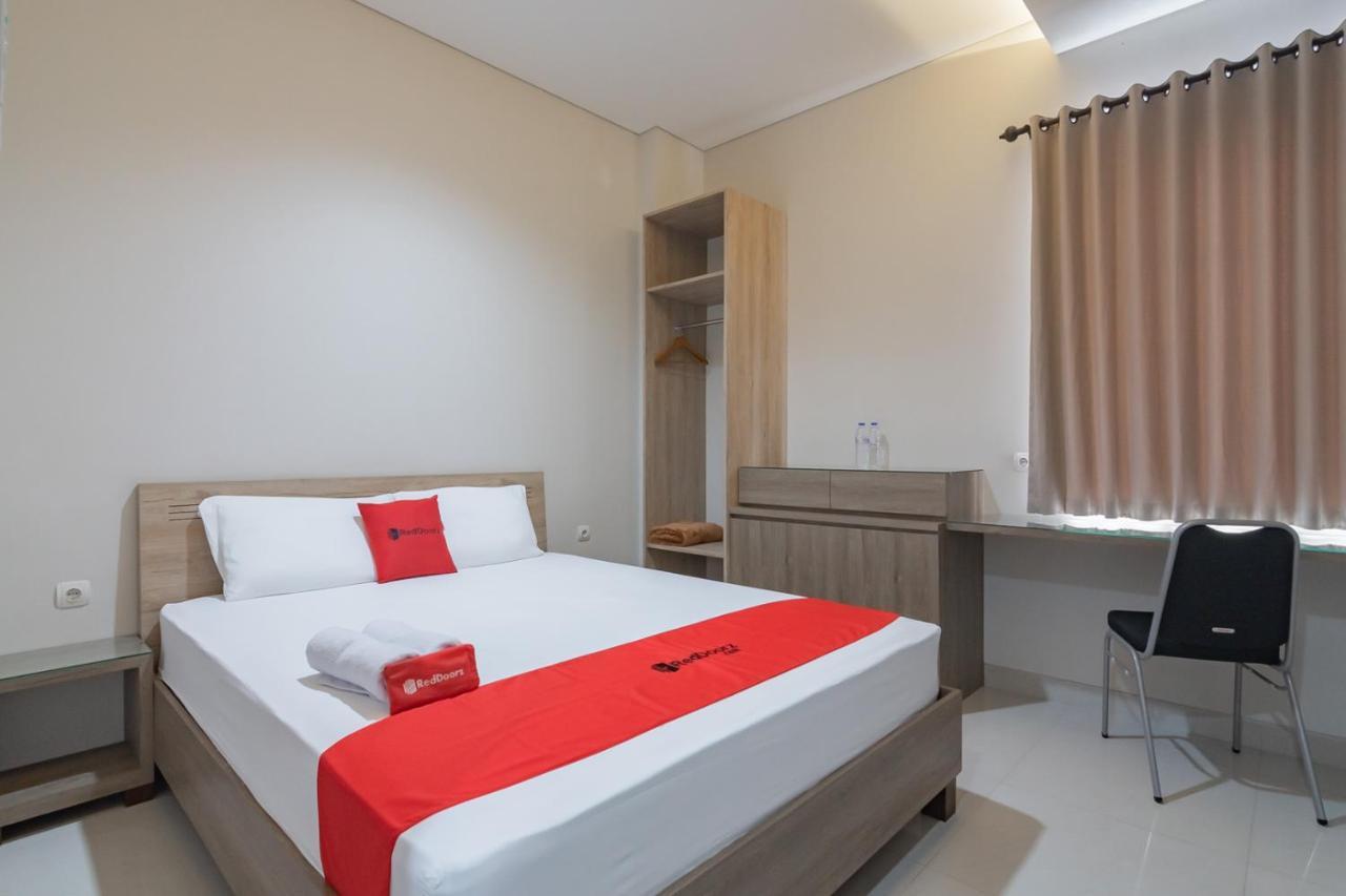 Reddoorz Plus @ Cirebon City Center מראה חיצוני תמונה