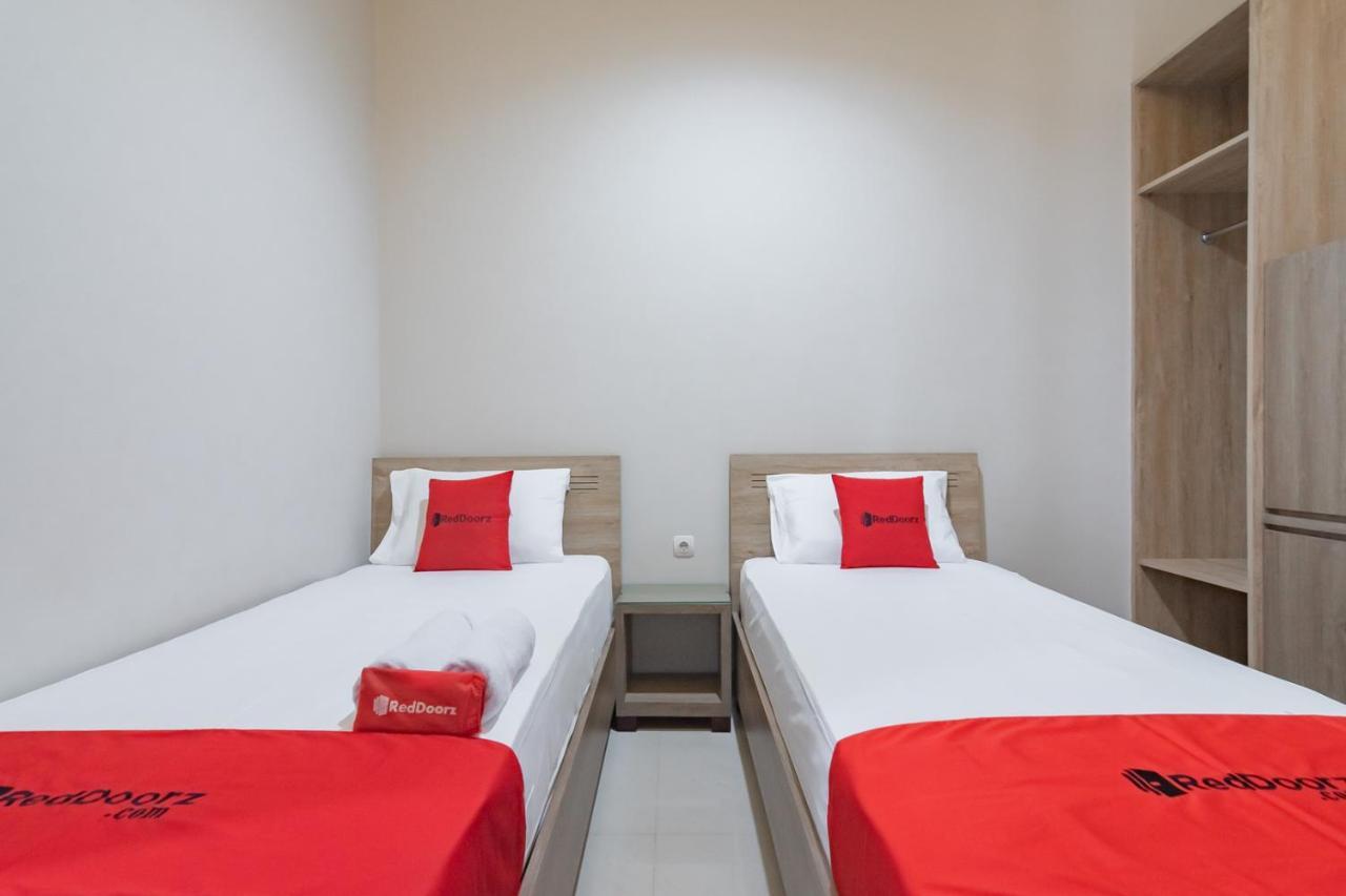 Reddoorz Plus @ Cirebon City Center מראה חיצוני תמונה